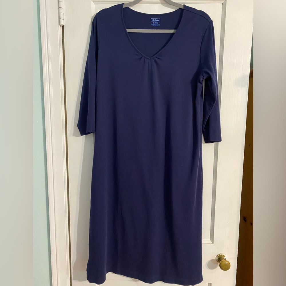 L.L. Bean Women's Supima Cotton
Nightgown V-Neck Three-Ouarter-Sleeve; Size M - Picture 4 of 10